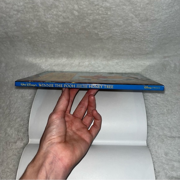 Walt Disney’s Winnie the Pooh and the Honey Tree book - Picture 8 of 9